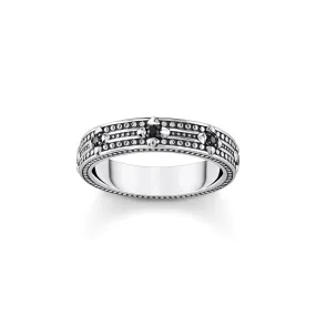 Band ring with black zirconia